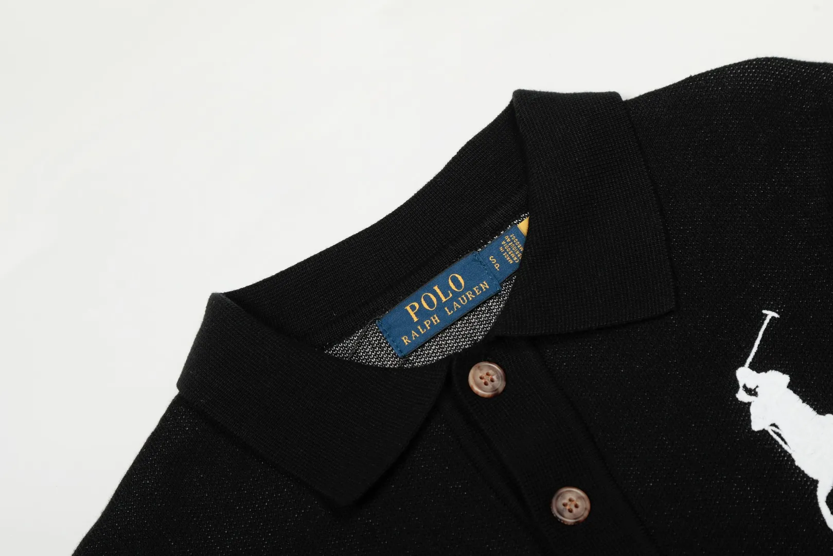 P250 Top quality" Style number: DS164# (not off the shelves all year round) [Ralph Lauren autumn and winter Malaysia embroidered logo knitted POLO lapel sweater] ✅Ralph Lauren Ralph Lauren classic basic lapel POLO same style knitted autumn and winter sweater for men and women ✅Main supplier platform live broadcast Wholesale entity Replenish when out of stock Not off the shelf ✅ZP quality 1:1 version Scan the code to enter the GF website Counter quality ✅Detailed quality is the only one in Guangzhou Imported quality cotton yarn, 750g weight, focusing on high-end, cost-effective, good quality, needless to say, ✅The version is restored to the original order, the maximum size can be worn up to 190 pounds, loose, comfortable and stress-free, ✅The upper body is simple and easy to match, a must-have for male gods. Good-looking clothes are never picky. A must-have in couples' wardrobes. Size: S-XL. Color: Milk white, gray, black and white, black and red, navy white label, navy red label